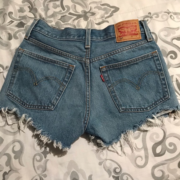 Levi’s Jean Shorts - Picture 2 of 4